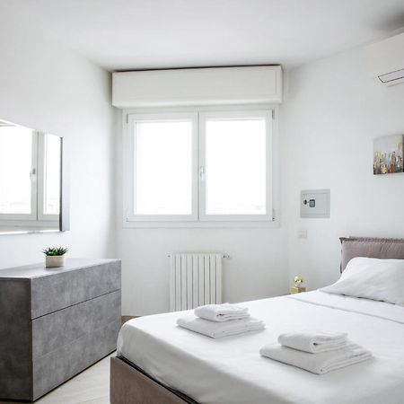 Dehomes - Porta Genova Luxury Stay Милано Екстериор снимка