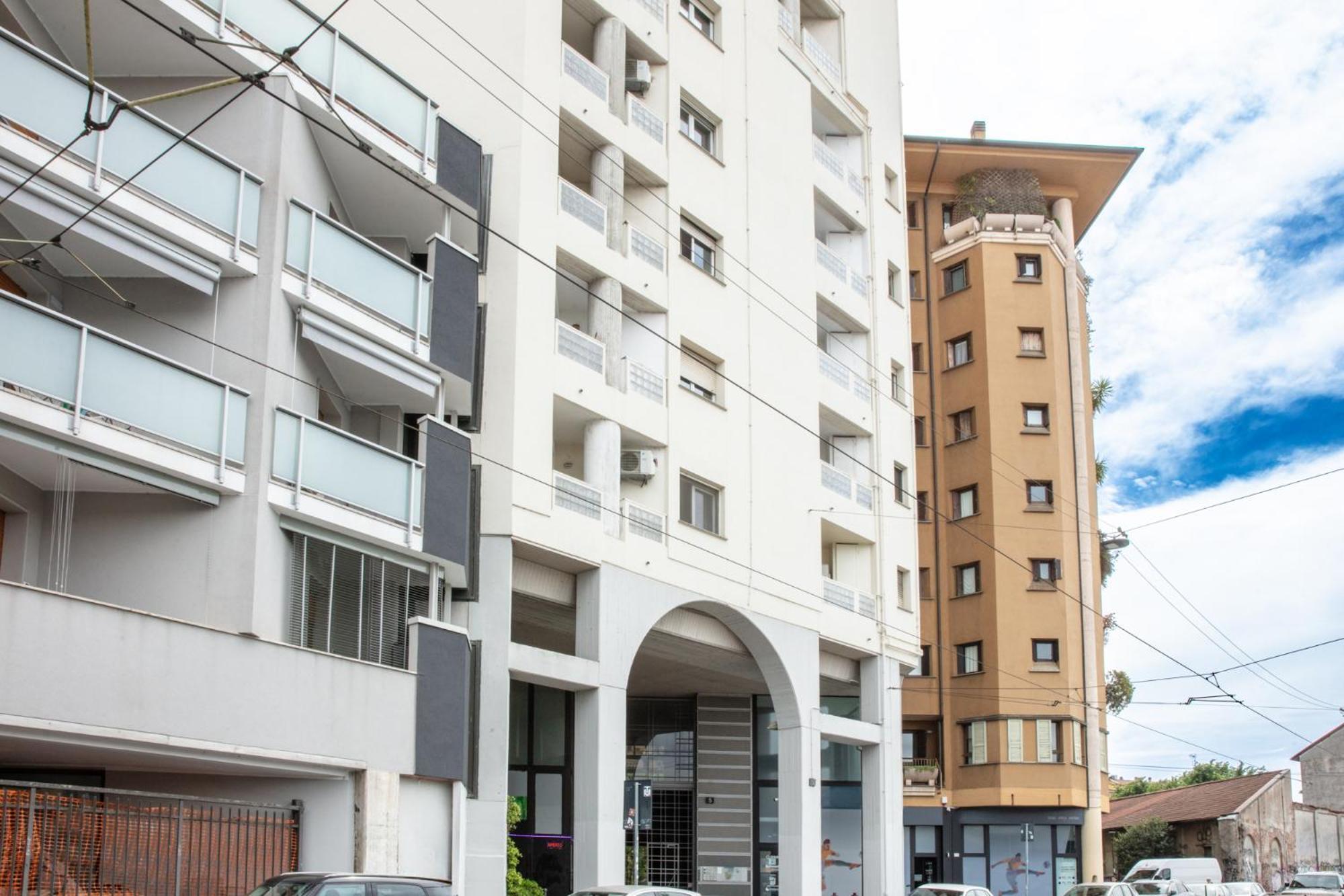 Dehomes - Porta Genova Luxury Stay Милано Екстериор снимка