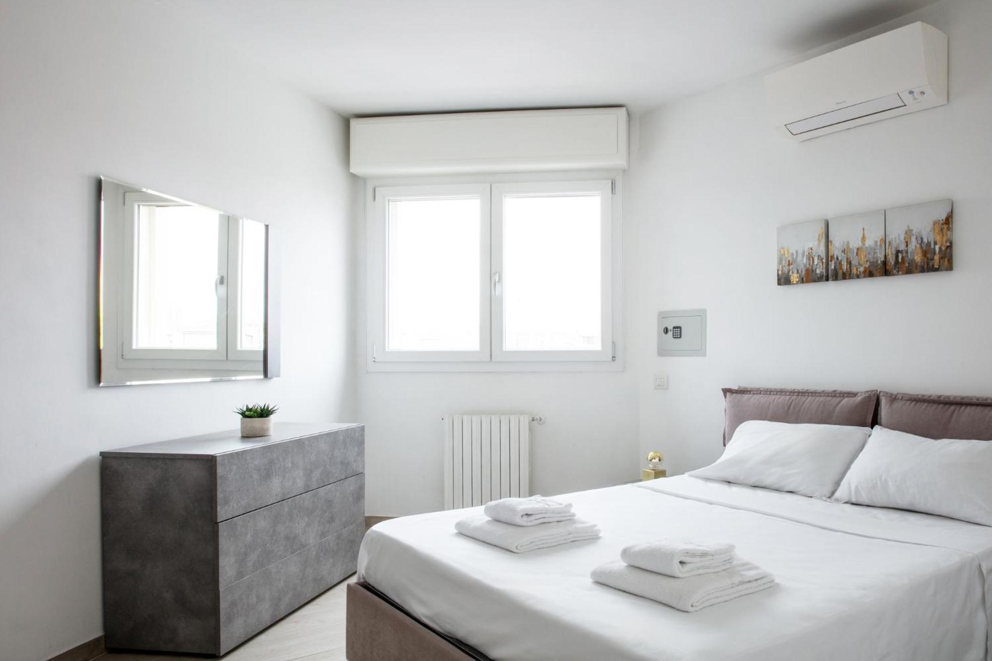 Dehomes - Porta Genova Luxury Stay Милано Екстериор снимка